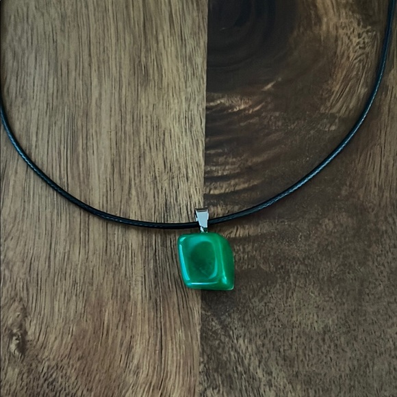 Jewelry - Elegant Green Pendant Necklace Jewelry